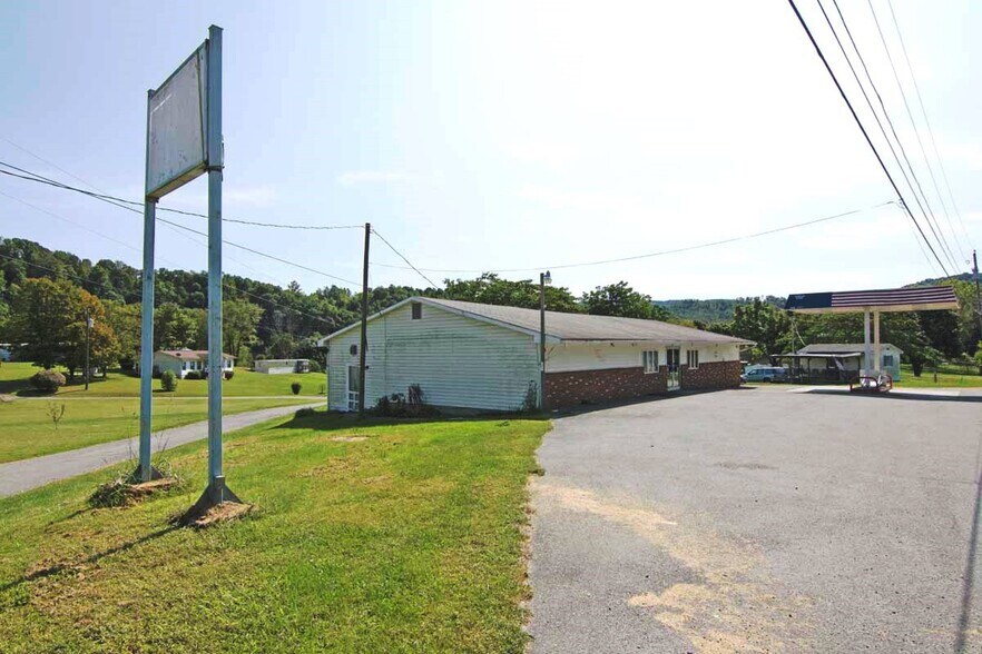 Primary Photo Of 4830 Highland Trl, Alderson General Retail For Sale