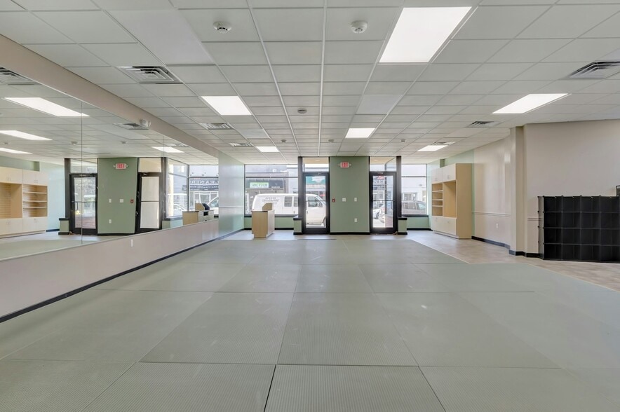 More Photos Of 1285-1291 Broad St, Bloomfield Medical For Lease