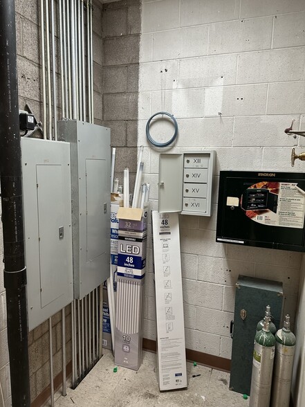 More Photos Of 1640-1670 North Ave, Grand Junction Veterinarian Kennel For Sale