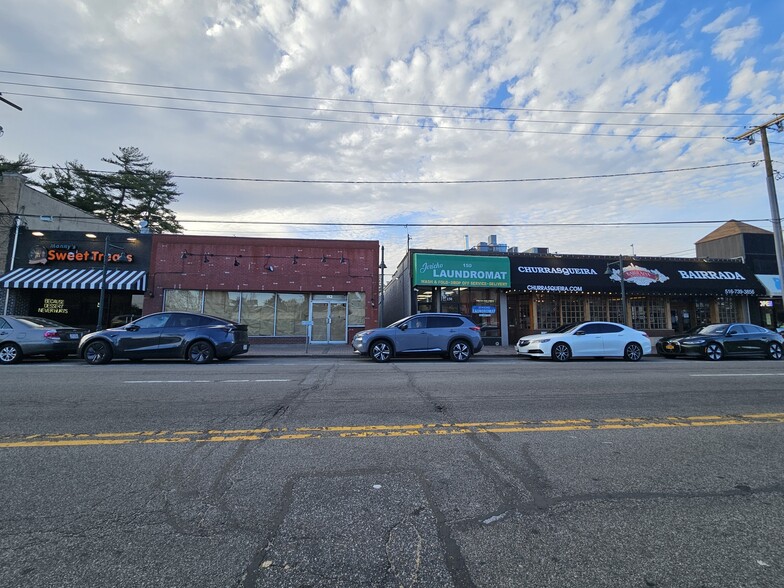 More Photos Of 152 Jericho Tpke, Mineola Storefront For Lease