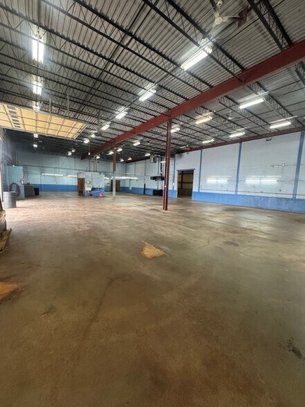 More Photos Of 5727 S Park Ave, Hamburg Warehouse For Lease