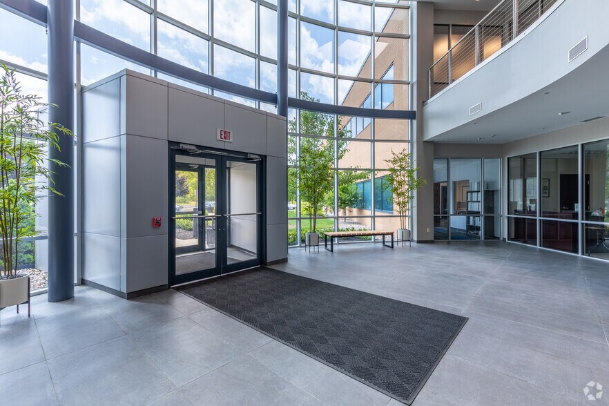 More Photos Of 3 Lear Jet Lane, Latham Medical For Lease