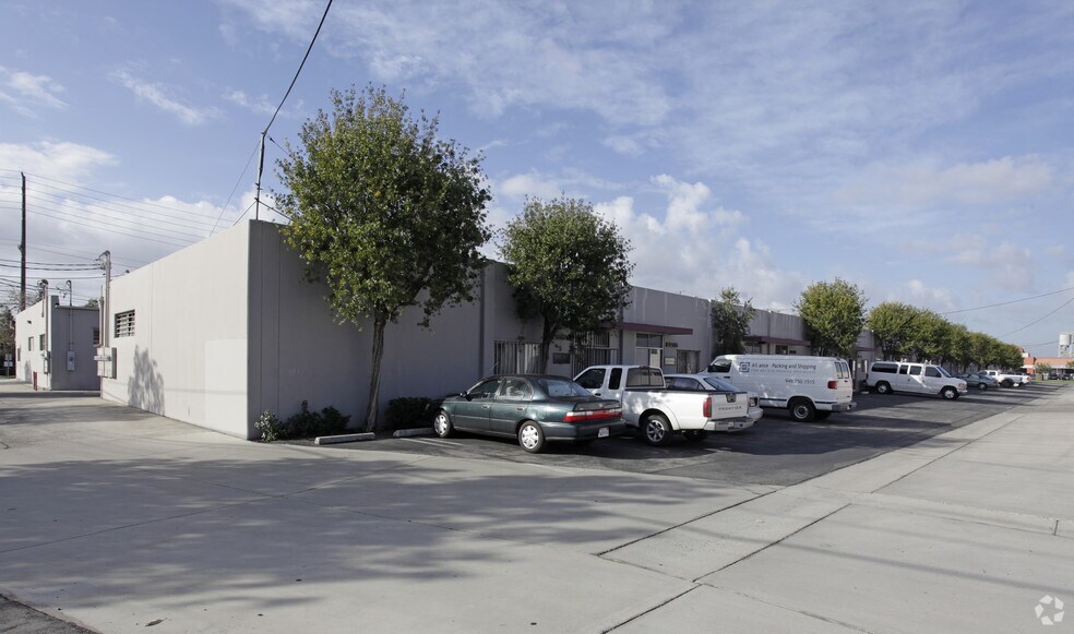 More Photos Of 2277-2295 1/2 S Grand Ave, Santa Ana Warehouse For Lease
