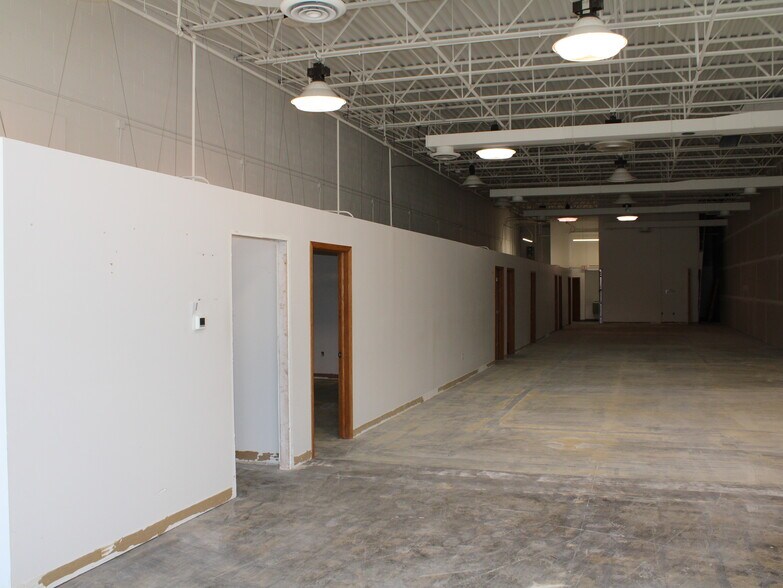 More Photos Of 7-75 W Scott St, Fond Du Lac General Retail For Sale