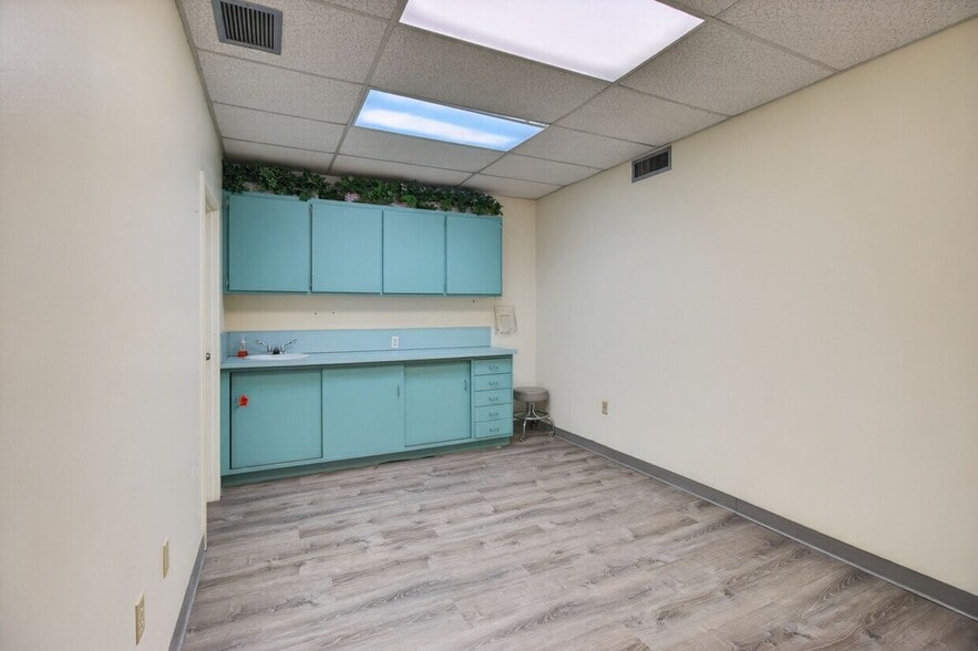 More Photos Of 2039 Indian Rocks Rd, Largo Medical For Sale