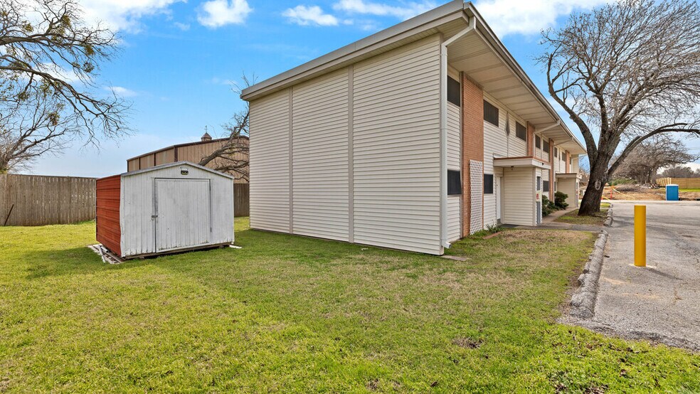 More Photos Of 401 Betchan St, Lake Dallas Apartments For Sale