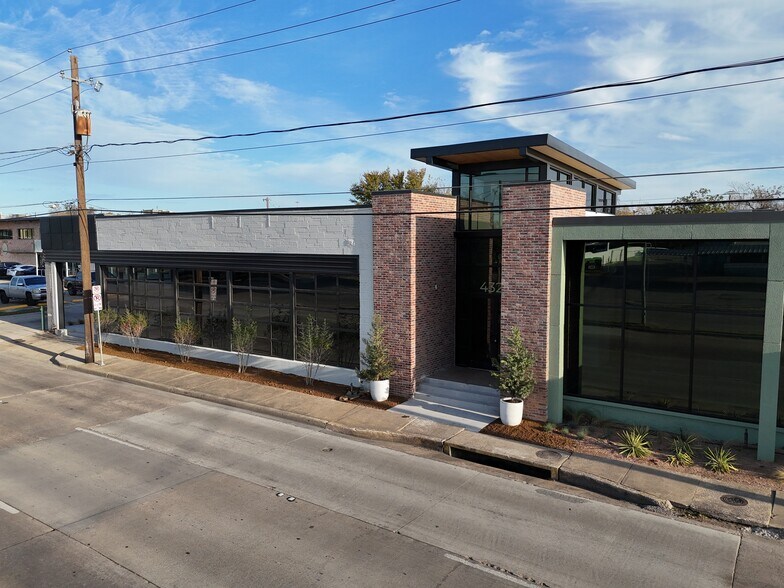 More Photos Of 4320 Main St, Dallas Loft Creative Space For Lease