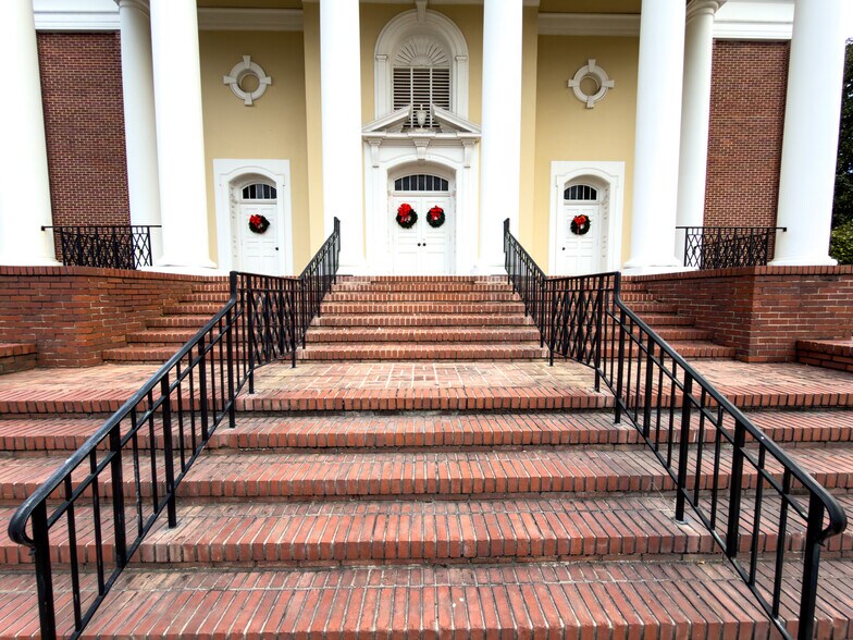 More Photos Of 634 Main St, Forest Park Flex For Sale