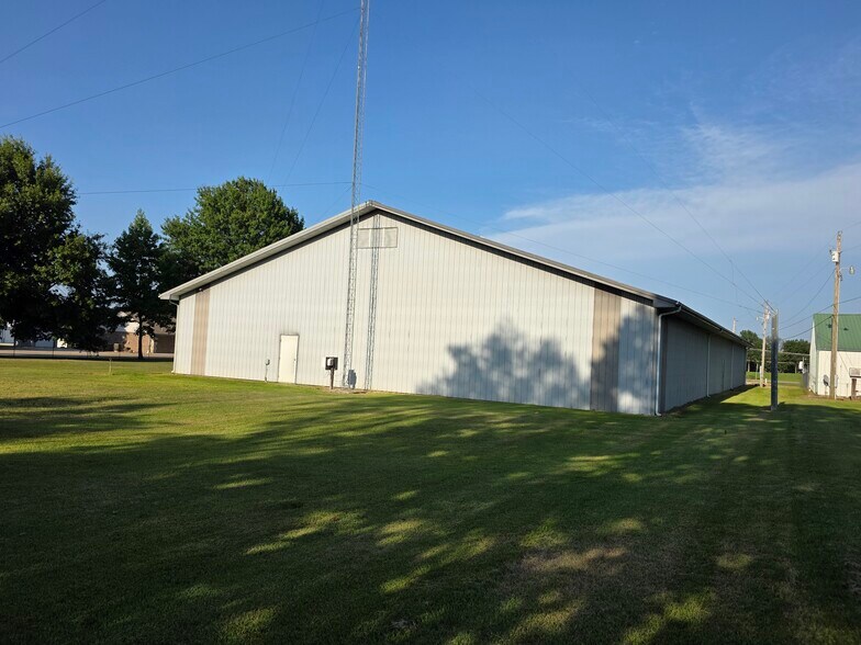 More Photos Of 3220 S Hwy 32, El Dorado Springs Skating Rink For Sale