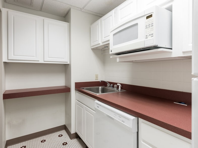 More Photos Of 109 Capitol St, Charleston Office Residential For Sale