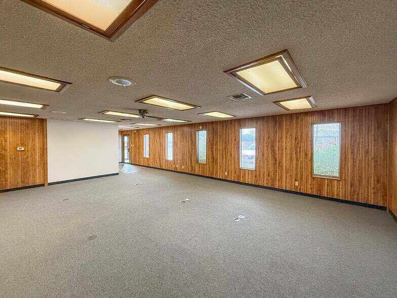 More Photos Of 103 NE Avenue L, Andrews Office For Sale