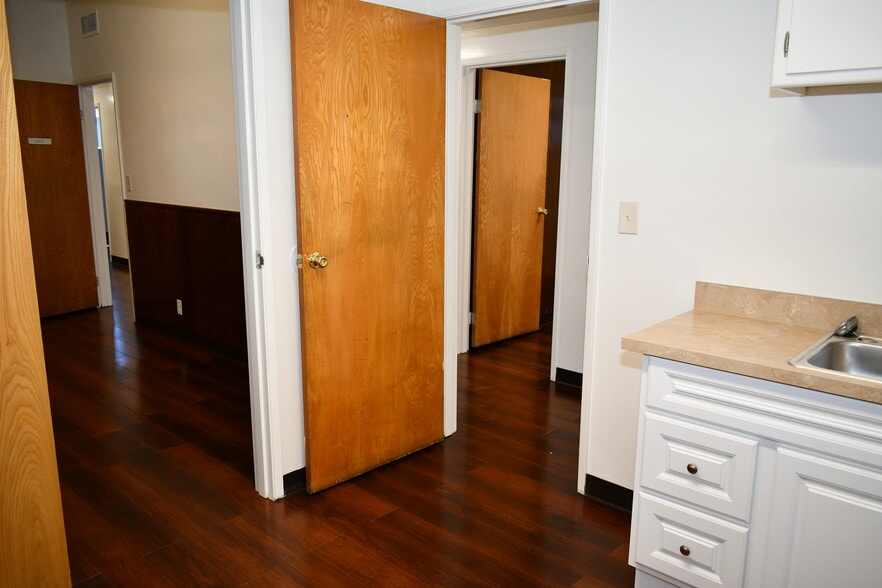 More Photos Of 180 W Willow St, Pomona Medical For Lease