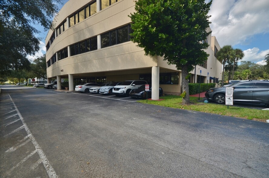 More Photos Of 14100 Palmetto Frontage Rd, Miami Lakes Office Residential For Lease