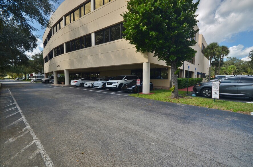 More Photos Of 14100 Palmetto Frontage Rd, Miami Lakes Office Residential For Lease
