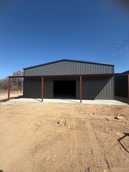 More Photos Of 506 S Access Rd, Clyde Flex For Lease