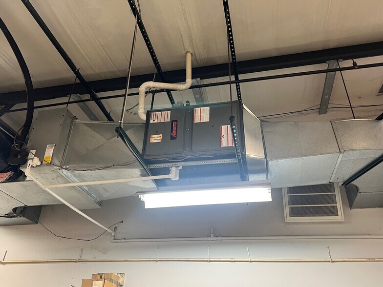 More Photos Of 1365 W Bloomfield Rd, Bloomington Storefront Retail Office For Lease