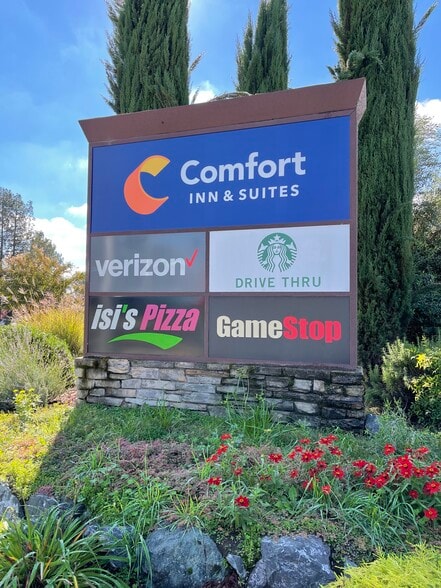 More Photos Of 1212-1214 Airport Park Blvd, Ukiah Freestanding For Lease