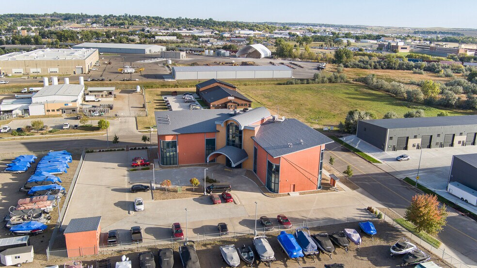 More Photos Of 812 Burlington Dr, Bismarck Office For Sale