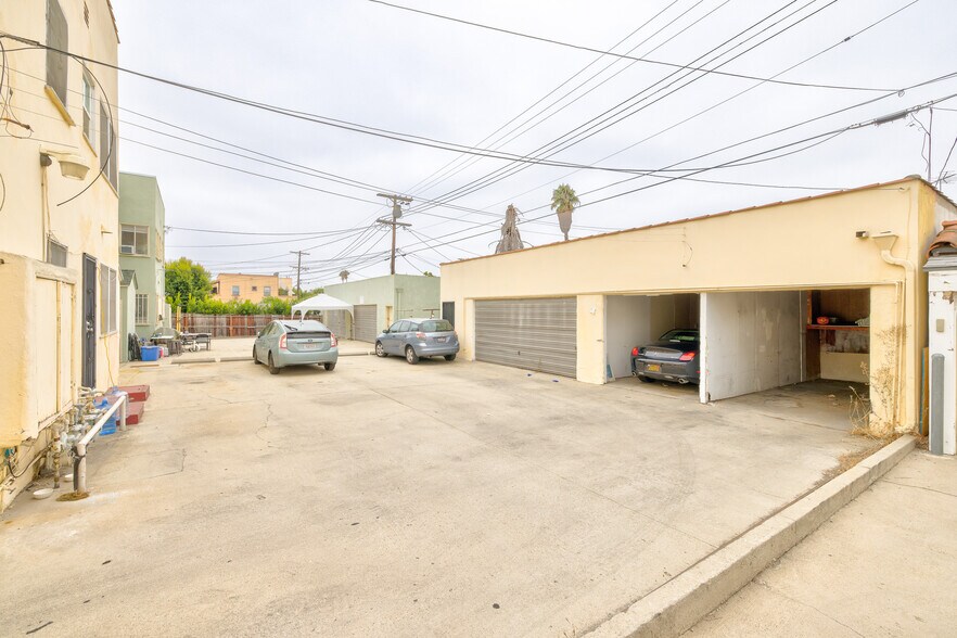 More Photos Of 445 N Spaulding Ave, Los Angeles Apartments For Sale