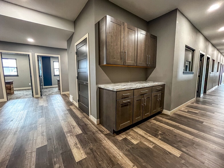 More Photos Of 2507 E Saint Patrick St, Rapid City Distribution For Lease