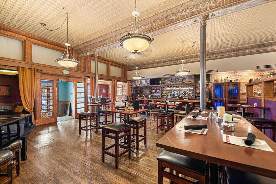 More Photos Of 521 Franklin St, Michigan City Restaurant For Lease