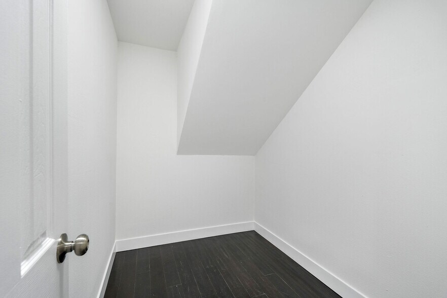 More Photos Of 217 43rd St, Manhattan Beach Apartments For Sale