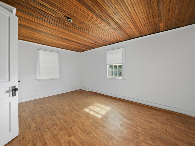 More Photos Of 5 Noland Downs Rd, Waynesville Office Residential For Sale