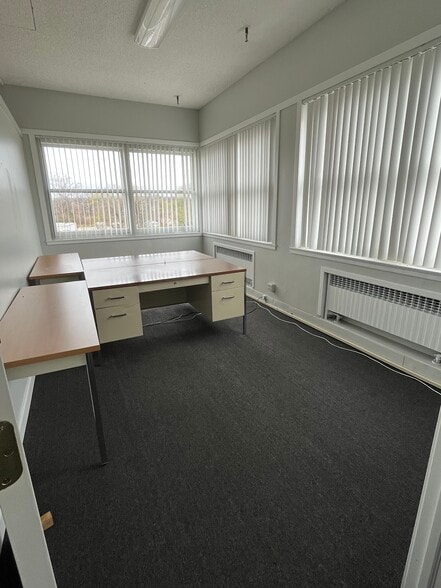 More Photos Of 6841 N Rochester Rd, Rochester Hills Unknown For Lease