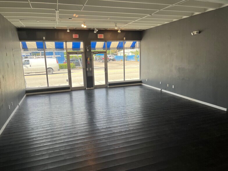 More Photos Of 1828-1832 N Dixie Hwy, Lake Worth Storefront Retail Office For Lease
