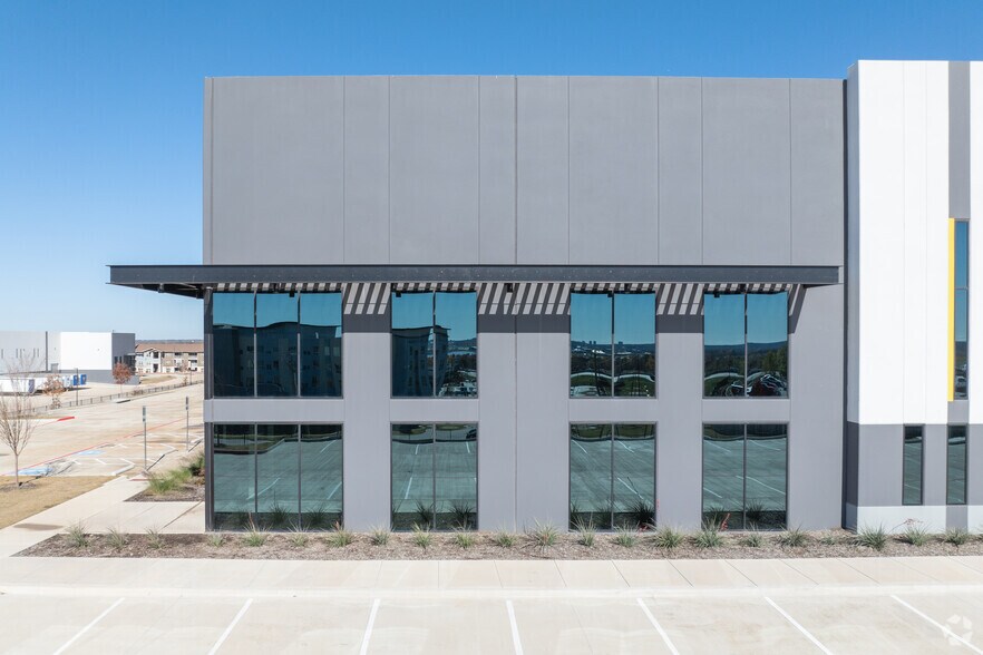 More Photos Of 3101 NW Centre Drive, Fort Worth Unknown For Lease