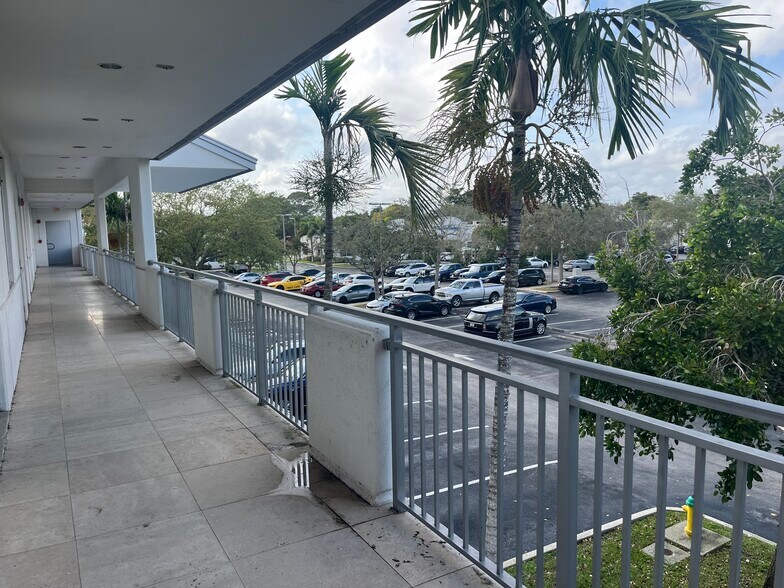 More Photos Of 260 SW Natura Ave, Deerfield Beach Office For Sale