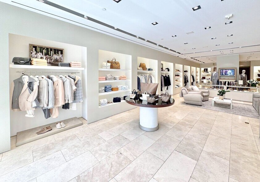 More Photos Of 202-270 N Rodeo Dr, Beverly Hills Storefront For Lease