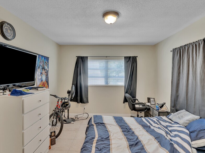 More Photos Of 1916 SW 11th St, Fort Lauderdale Apartments For Sale