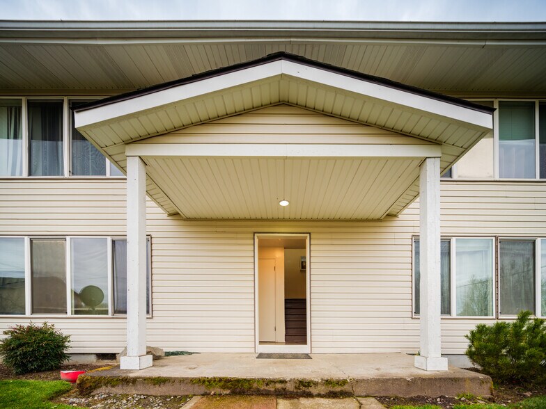 More Photos Of 910 18th Ave SE, Albany Apartments For Sale