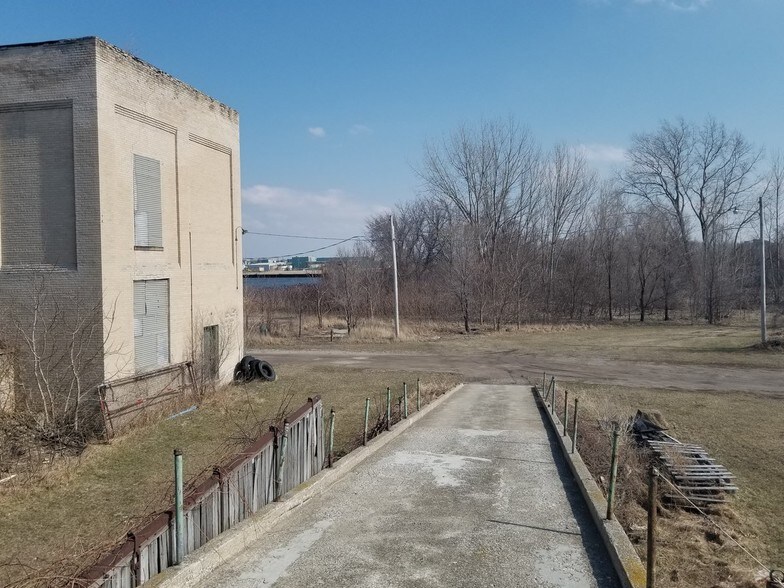 More Photos Of 700 Marquette St, Bay City Industrial For Sale