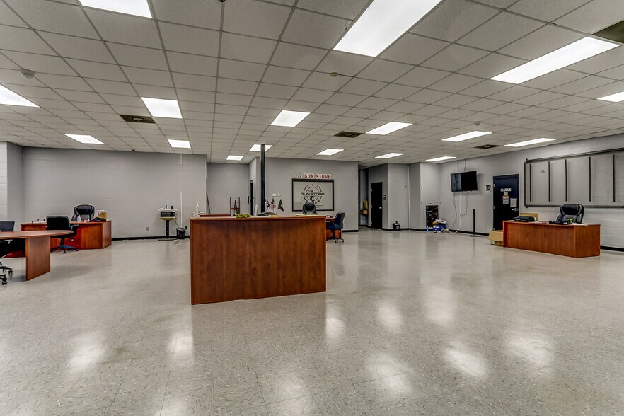 More Photos Of 6920 Winchester Rd, Memphis Freestanding For Sale