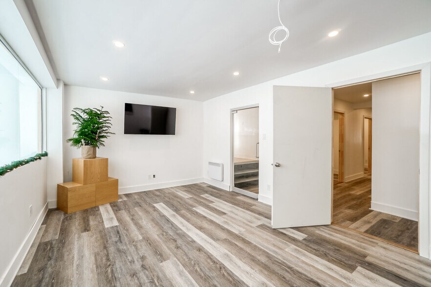 More Photos Of 2221-2227 Rue Bélanger, Montréal Storefront Retail Office For Sale