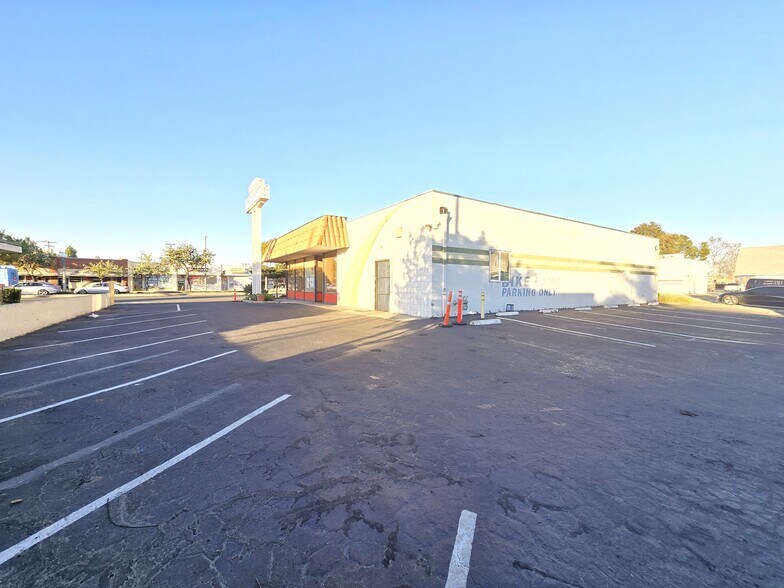 More Photos Of 5530 Lincoln Ave, Cypress Freestanding For Sale