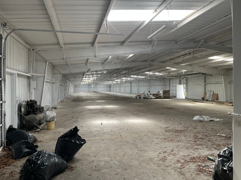 More Photos Of 404 S Shelfer St, Quincy Warehouse For Sale