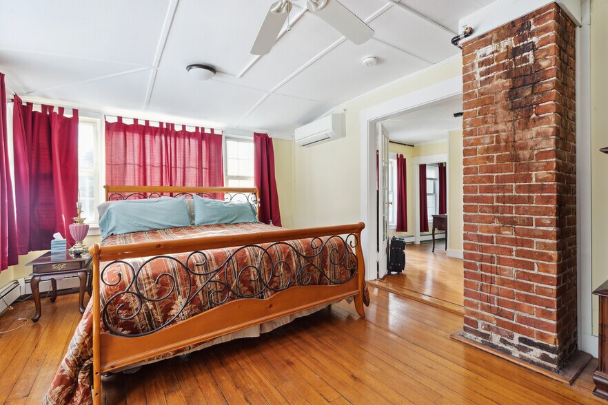 More Photos Of 67 Pleasant View Rd, Bradford Hotel For Sale