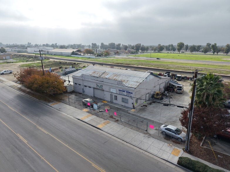 More Photos Of 827 High St, Delano Industrial For Sale