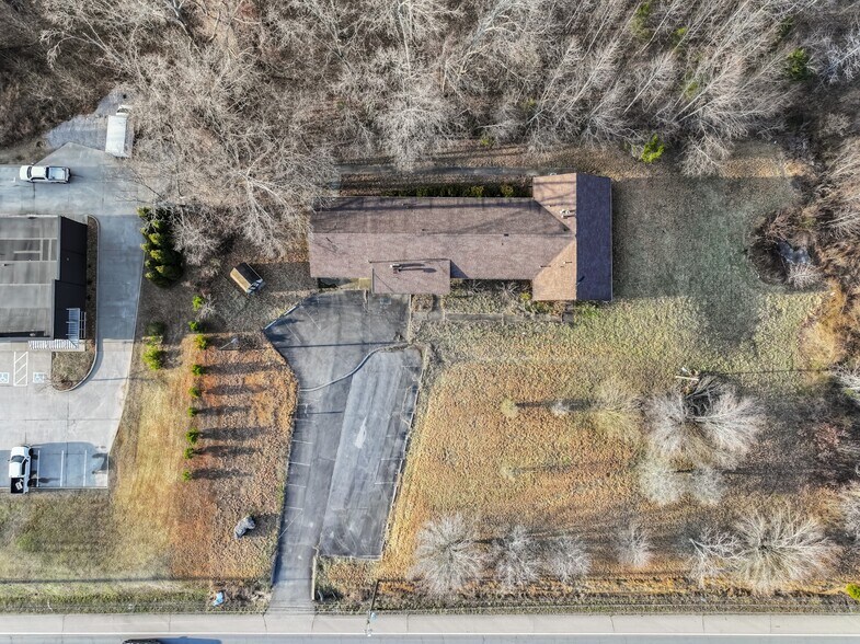 More Photos Of 2425 Highway 41A Byp, Clarksville Light Distribution For Sale
