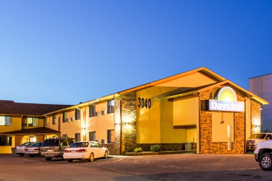 More Photos Of 3040 5th Ave S, Fort Dodge Hotel For Sale