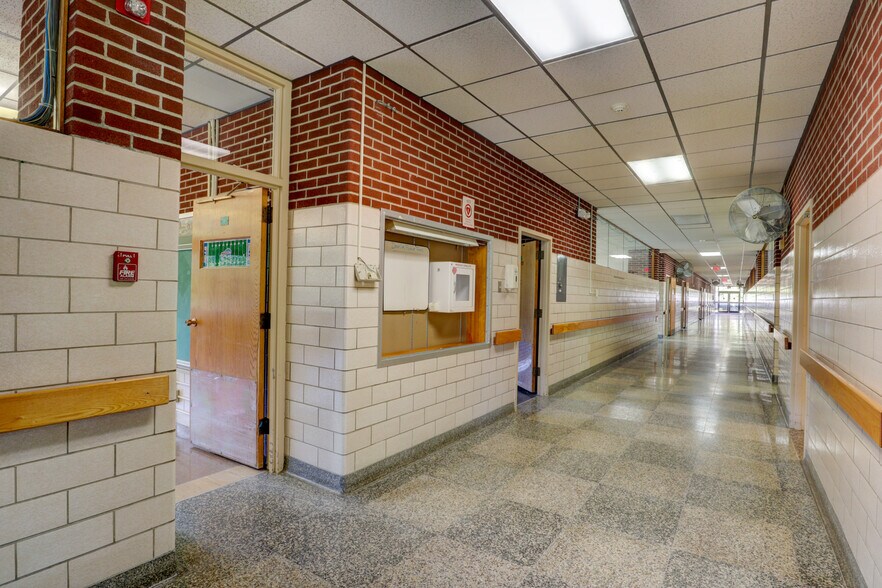 More Photos Of 4960 Hill Rd, Kennedy Schools For Lease