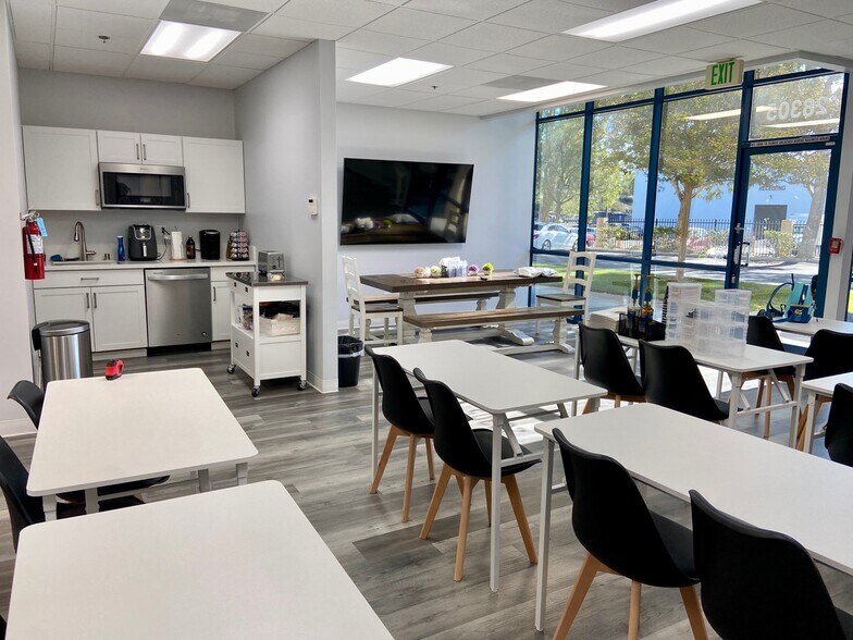 More Photos Of 28303-28319 W Industry Dr, Valencia Warehouse For Lease