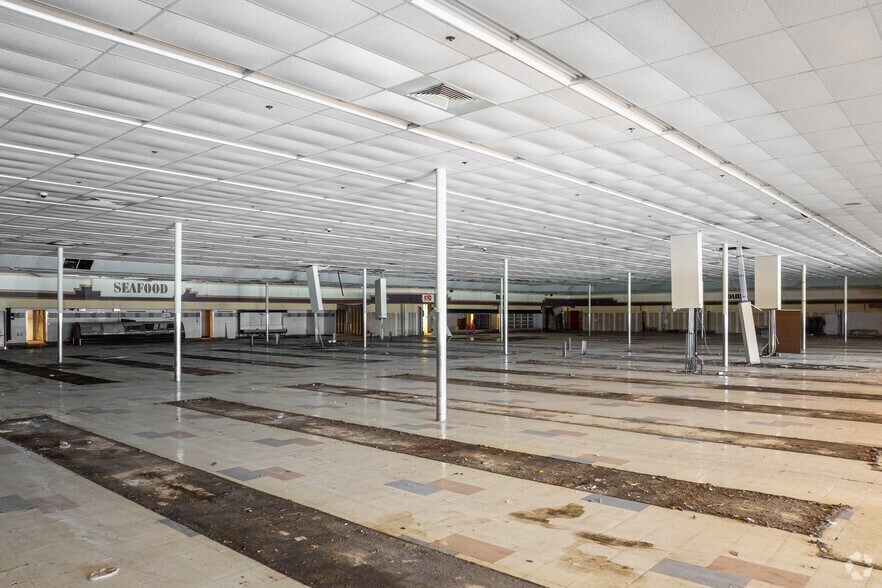 More Photos Of 9-29 Cornwell Dr, Bridgeton Storefront For Sale