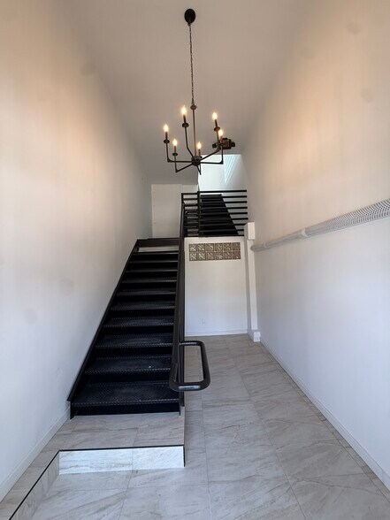 More Photos Of 304 N Harper Ave, Los Angeles Storefront Retail Office For Lease