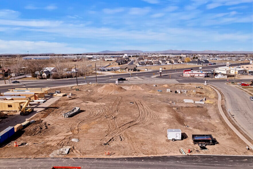 More Photos Of 2135 700 w, Harrisville General Retail For Lease