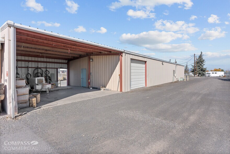 More Photos Of 498 SW Veterans Way, Redmond Industrial For Sale