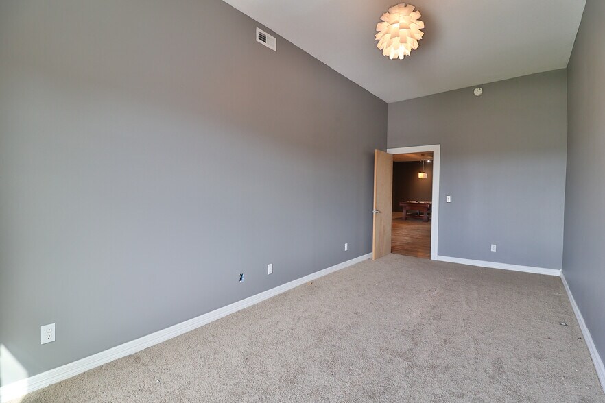 More Photos Of 102-104 W Columbus St, Kenton Office Residential For Sale